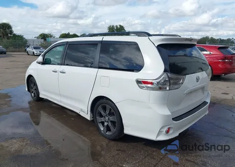 2016 Toyota Sienna Se 8 Passenger z USA, uszkodzony, nr VIN 5TDXK3DC6GS731229